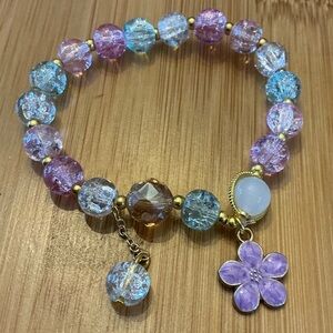 Beautiful stretch beaded bracelet, brand new!